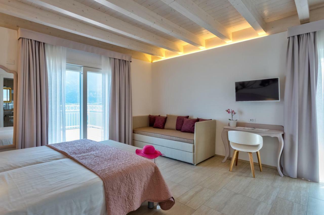 Hotel Riviera Panoramic Green Resort Limone sul Garda Exterior photo